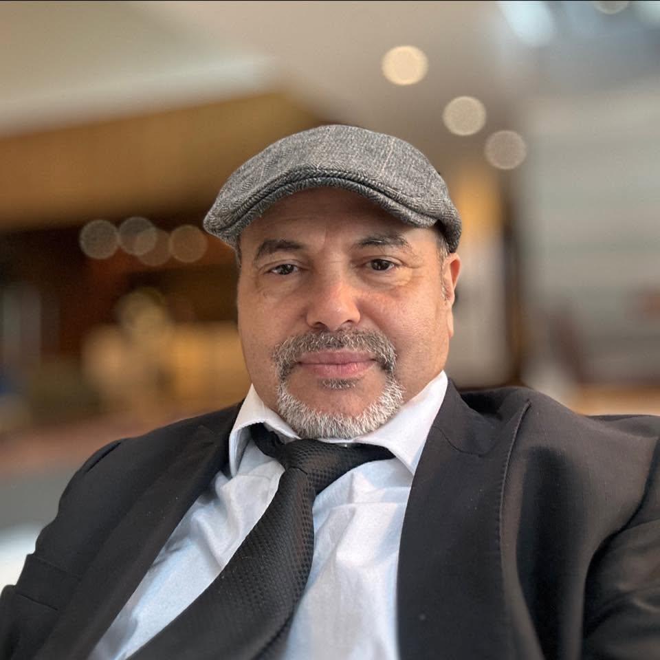 Mohamed El Masbahi, fundador y director ejecutivo de Chicago Limos Inn, al servicio de los viajeros de Chicago desde 2003