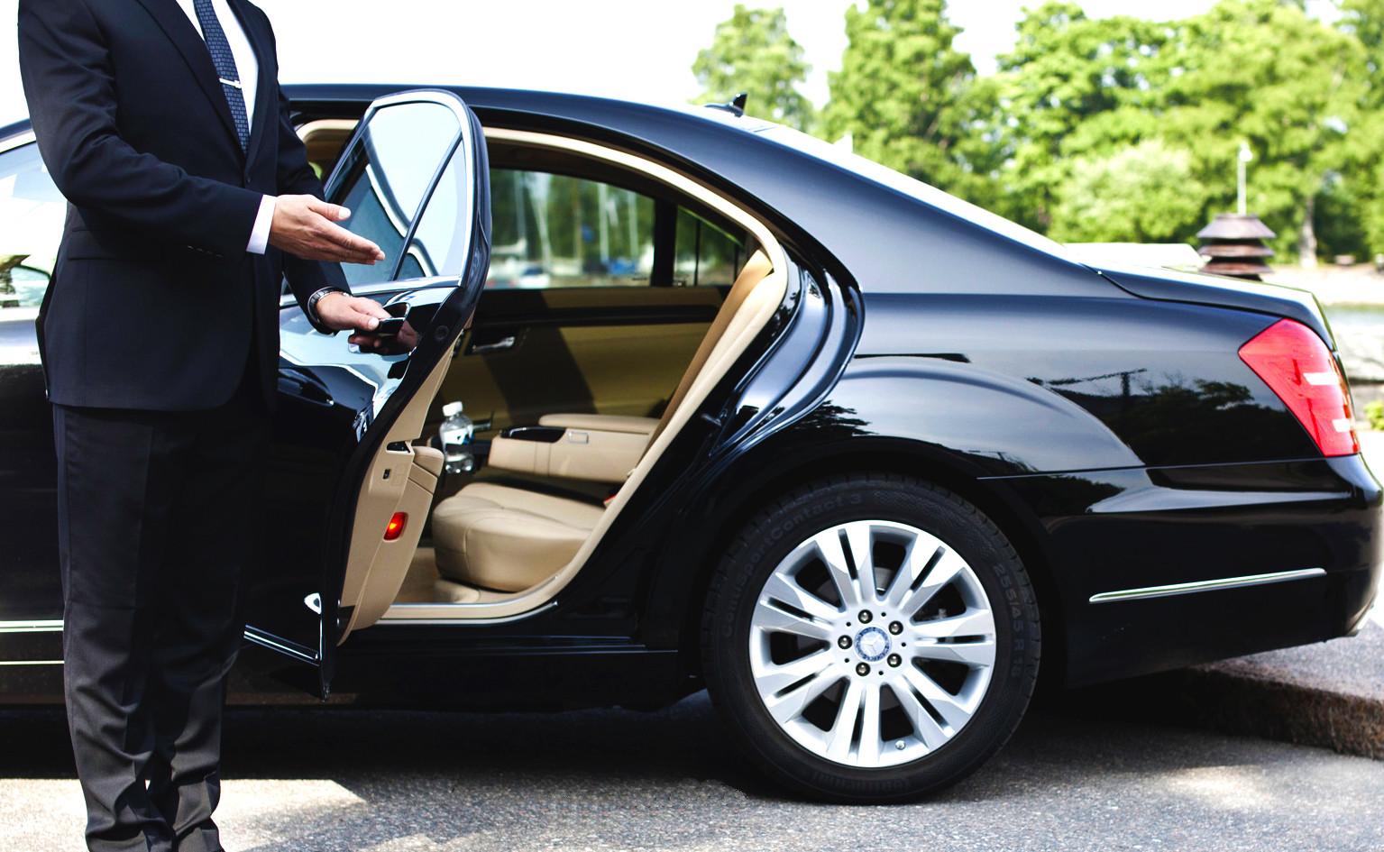 Service de limousine aéroport vs taxi