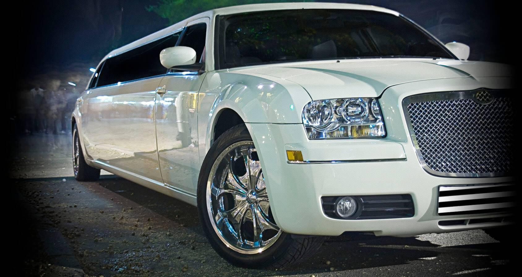 What should consider before Hiring a Limousine company in Chicago?
