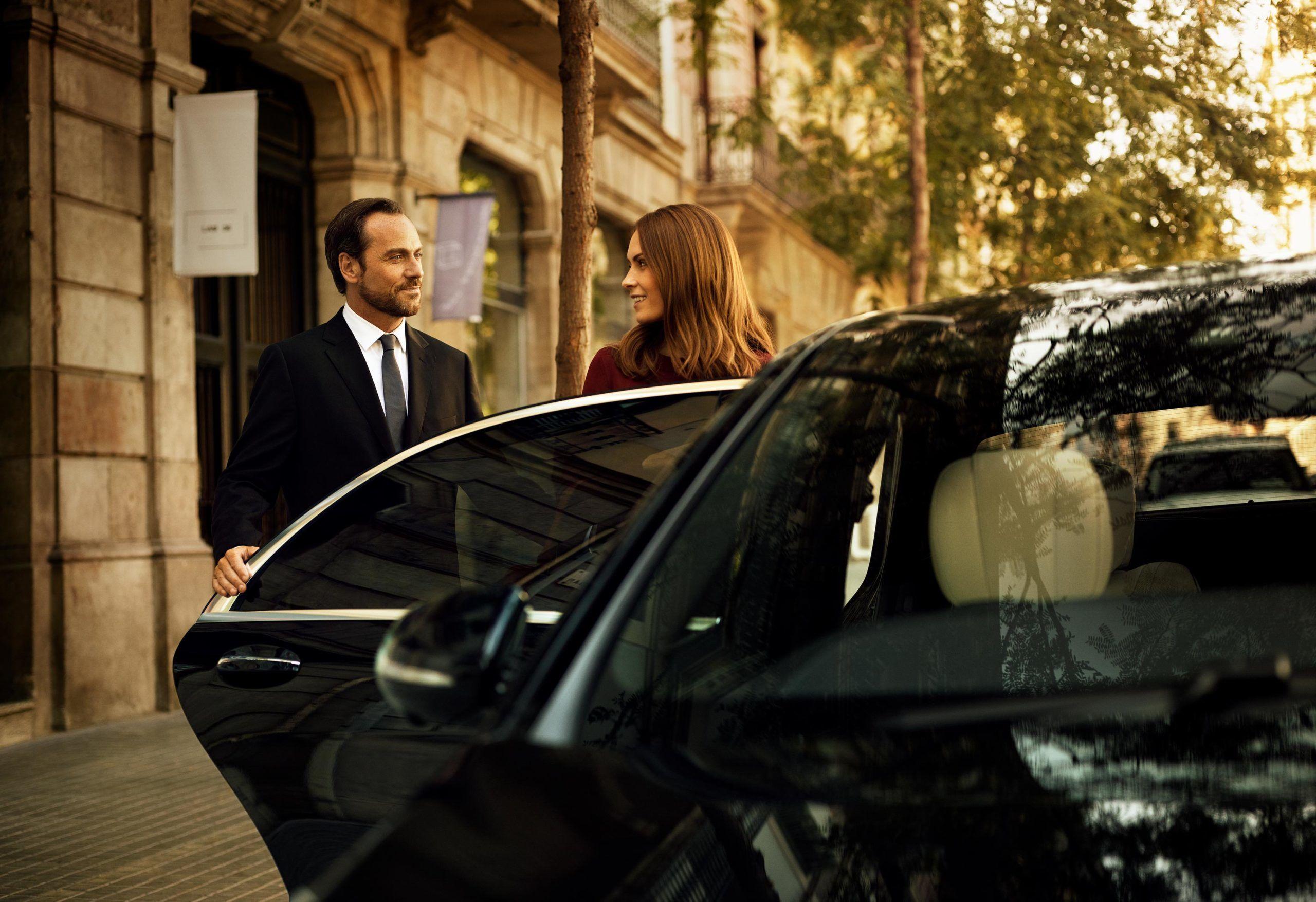 Choose a Superior Limo Service for Holiday Travel